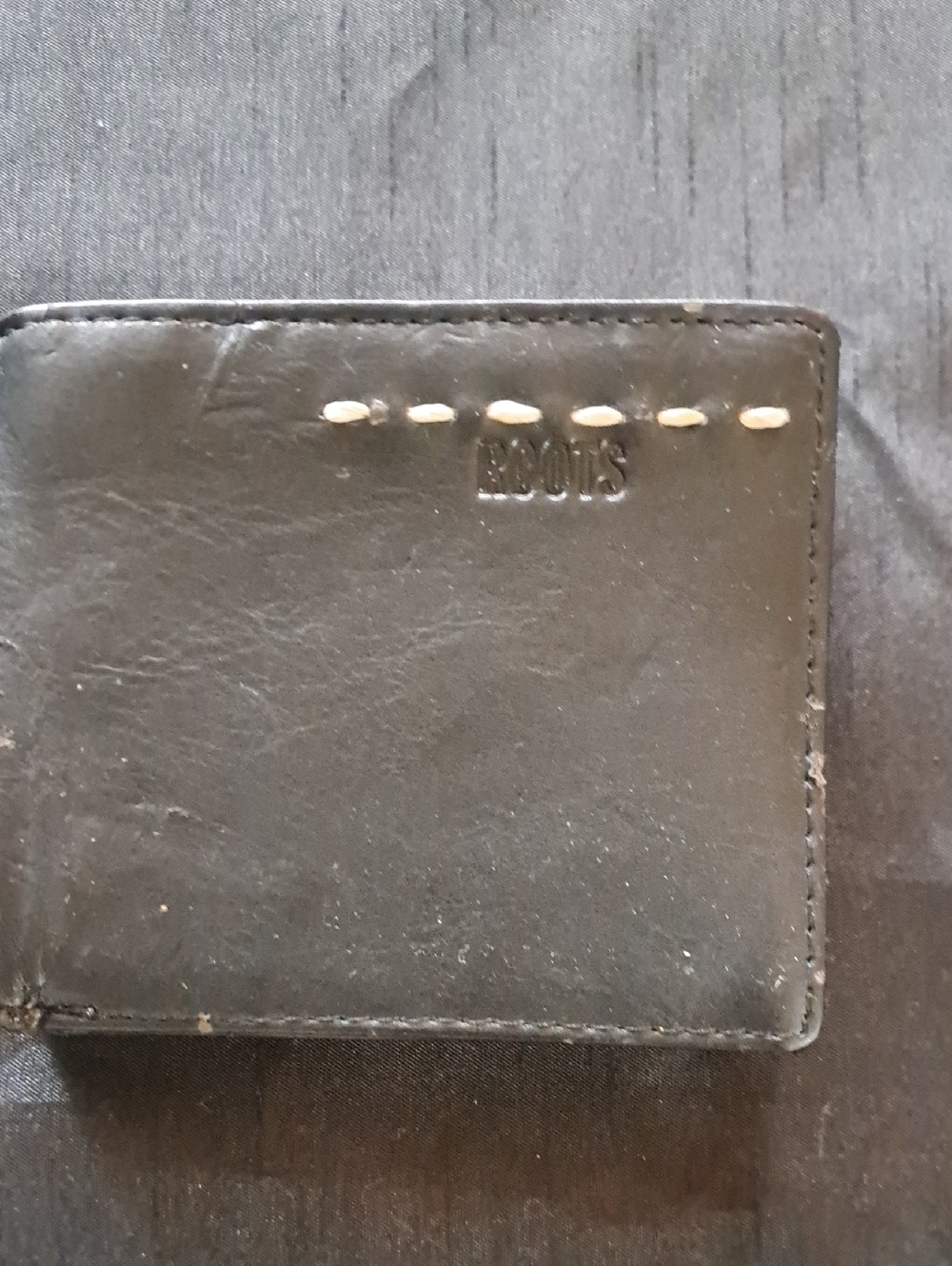 ROOTS Black Leather Bi-Fold Wallet